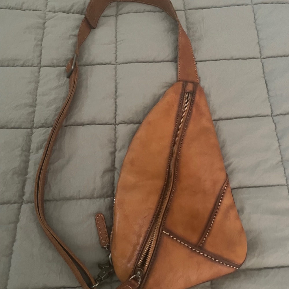 LTRO Tan Leather Crossbody Bag, crafted for men and women, excellent condition